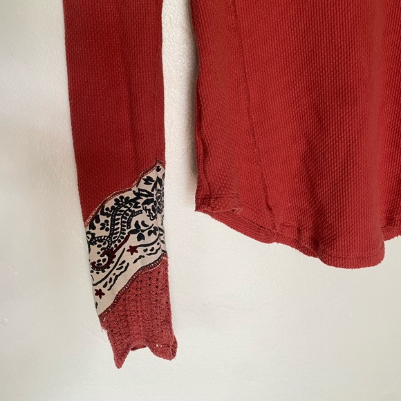 We are free brand long sleeve, crochet sleeve details - Picture 3 of 5